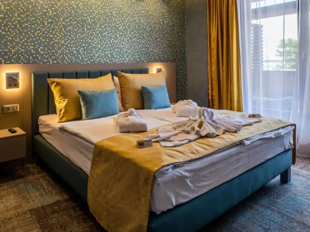 Hotel Golden Lake Resort