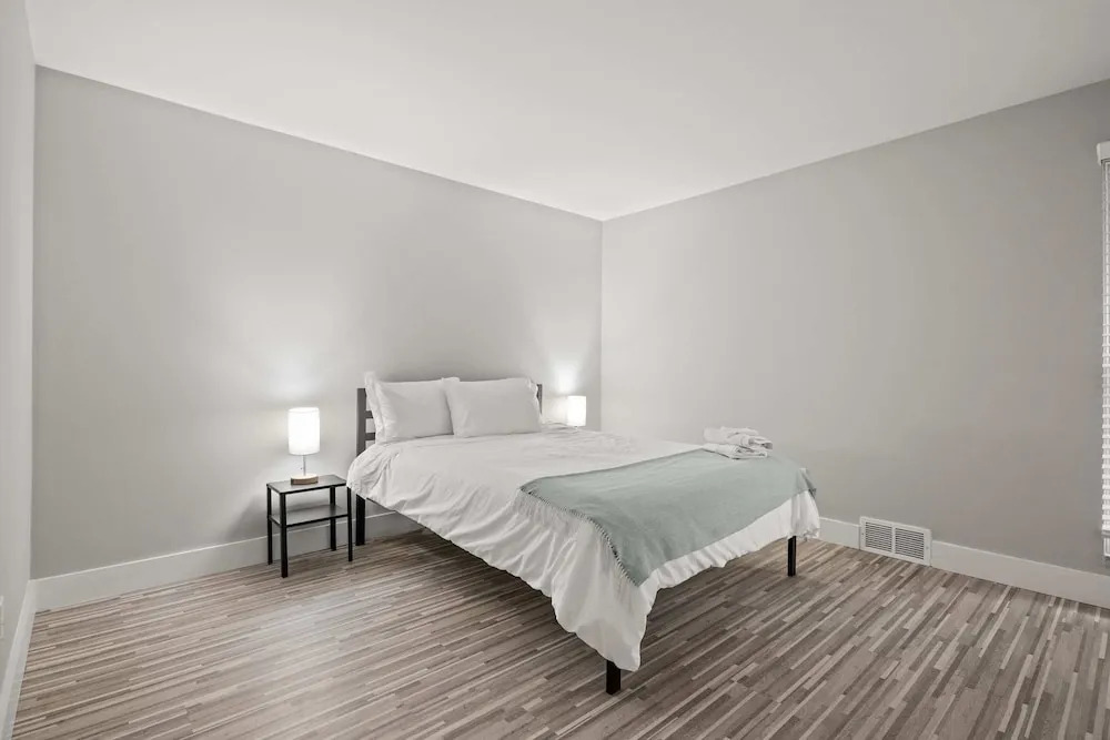 Stylish 2BR 2BA Stay in Prime Location
