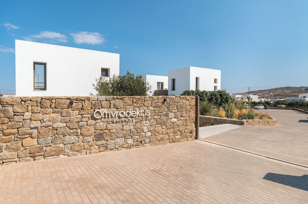 Omvrodektis Village