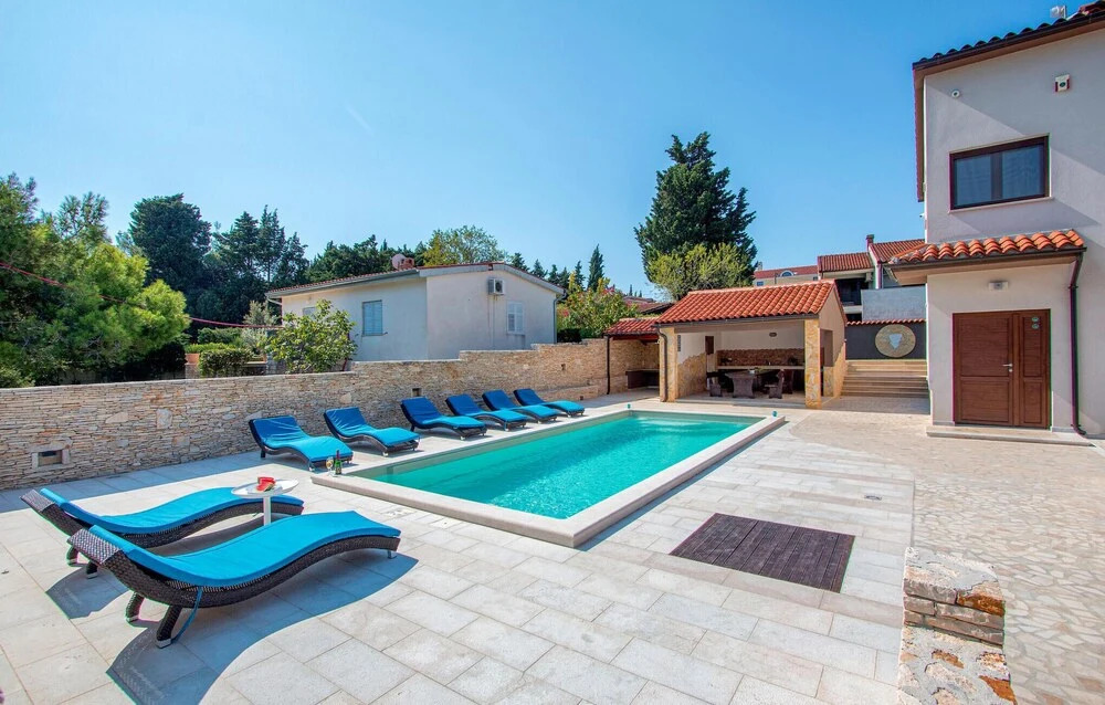 Awesome Home in Premantura With Wifi and 5 Bedrooms
