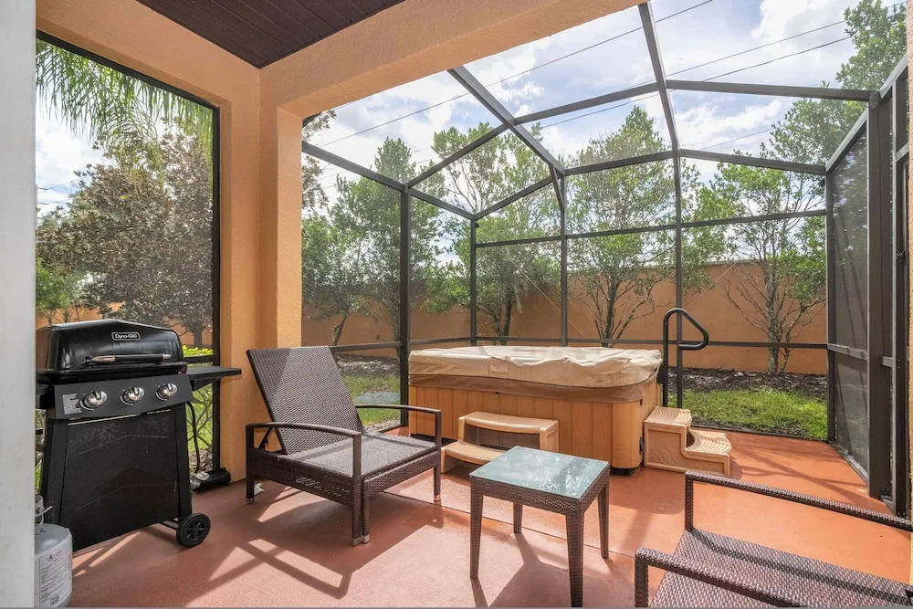 Cozy 4BR Regal Oaks w hot tub
