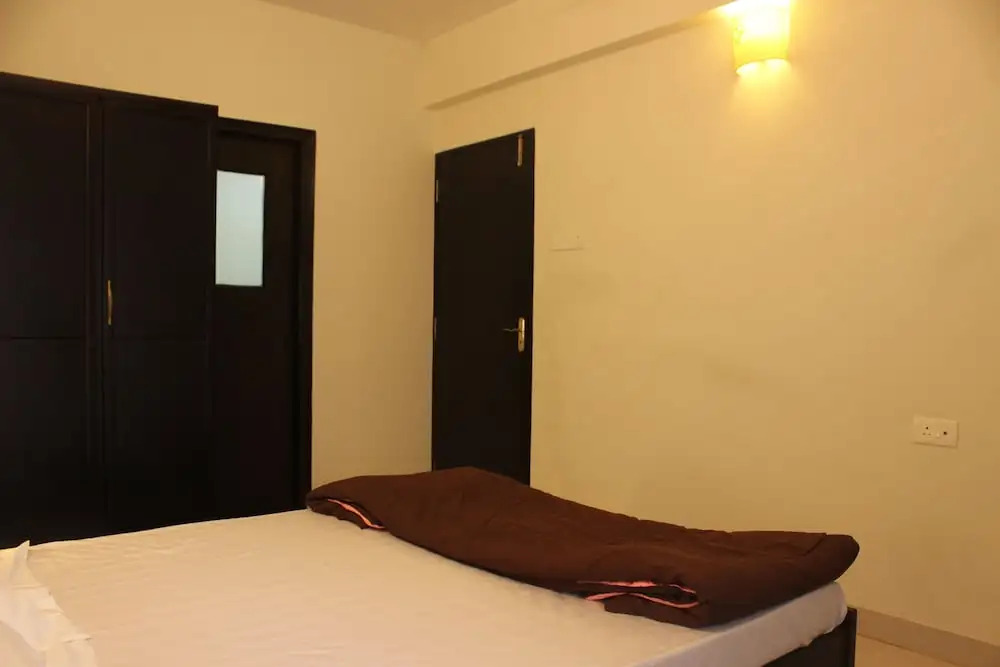 OYO 9364 Home Modern 2 BHK Pool View Candolim