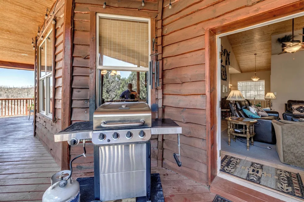 Cozy Ruidoso Digs by Downtown, 19 Mi to Ski Apache