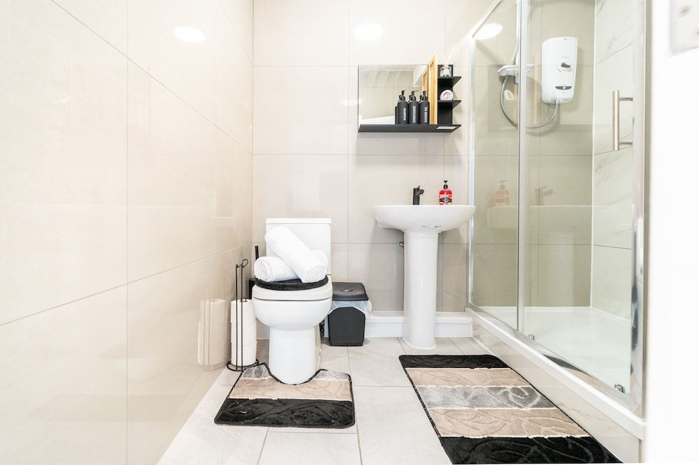 LUX 2bdr Flat Near LTN Airport City Centre