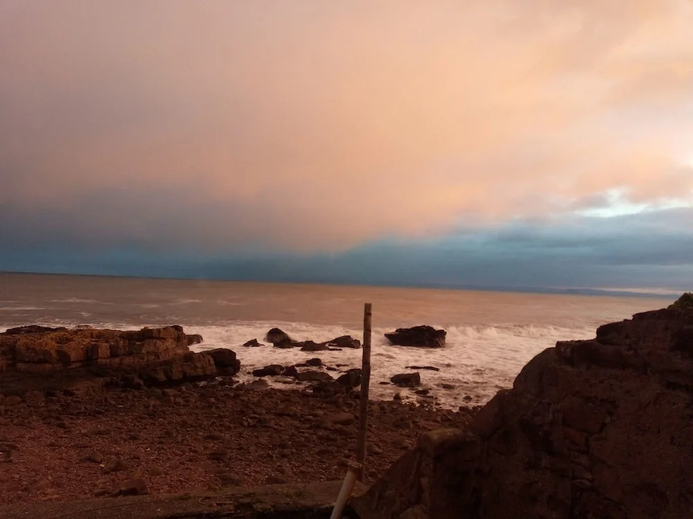 Cellardyke 3-bed Cottage, Sleeps 6 by Seafront