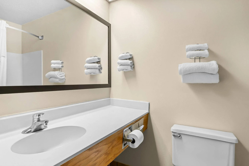 Super 8 by Wyndham Watertown WI