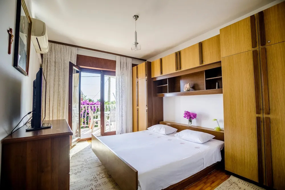 Captivating 1-bed Apartment in Podstrana
