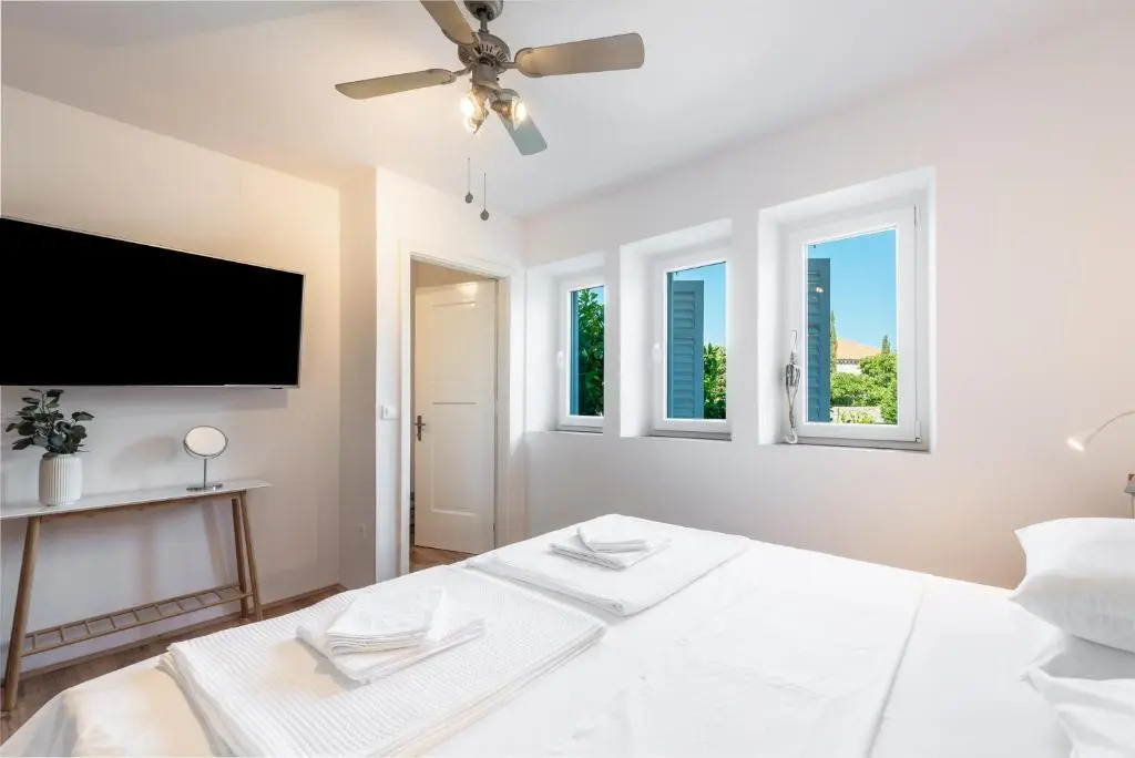 Apartment Near Old Town, FREE Parking & Huge Garden