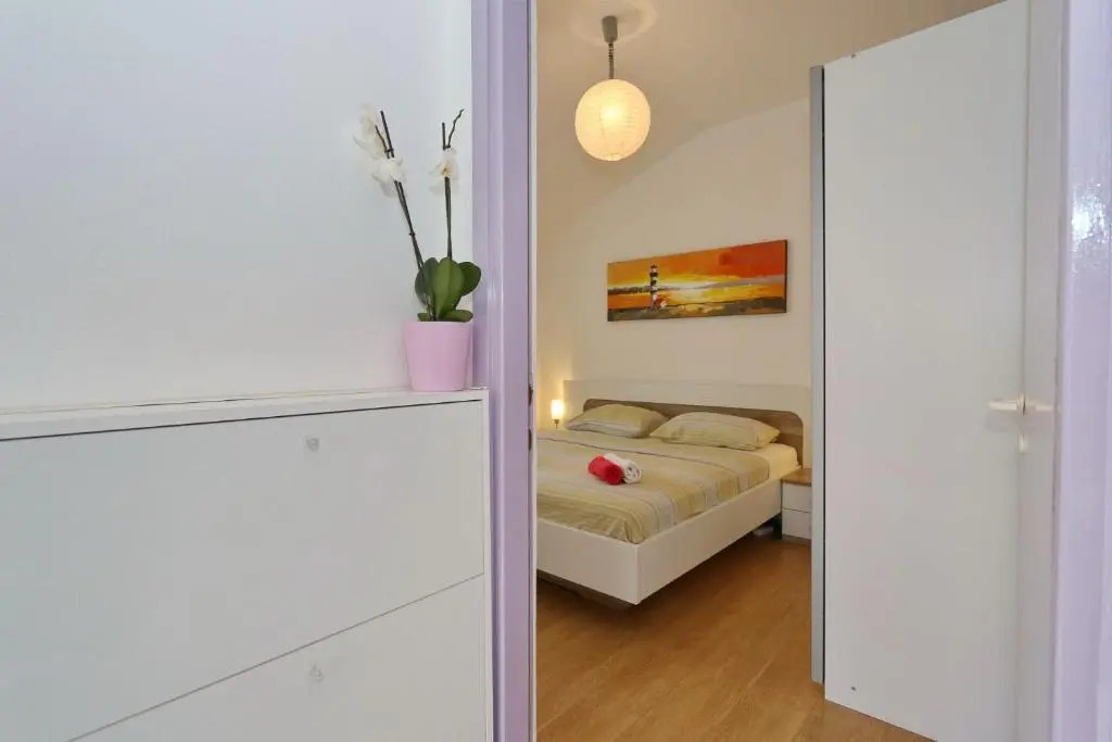 Apartment Dent