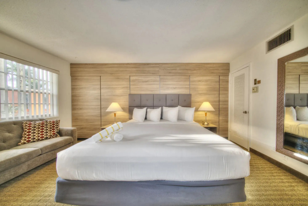 Club Lux Resort By The Beach
