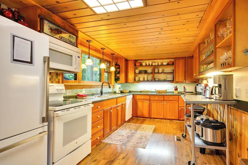 Forested 'minikahda Lodge' w/ Hot Tub Near Mt Hood