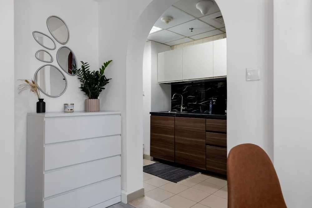Waves - Cozy, Fully Furnished Studio in Dubai Sports City