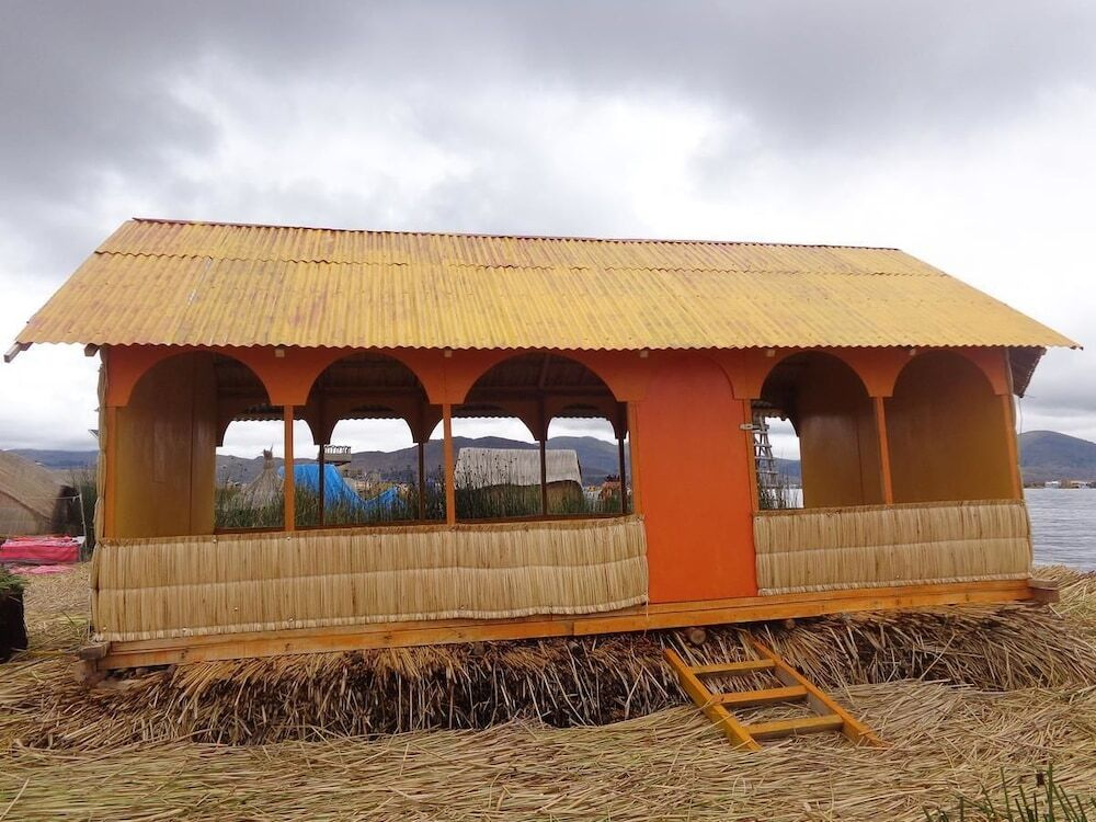 Uros Sol y Luna Lodge