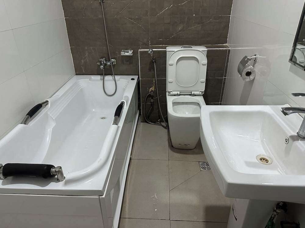 De Lords Resort Hotel & Suites