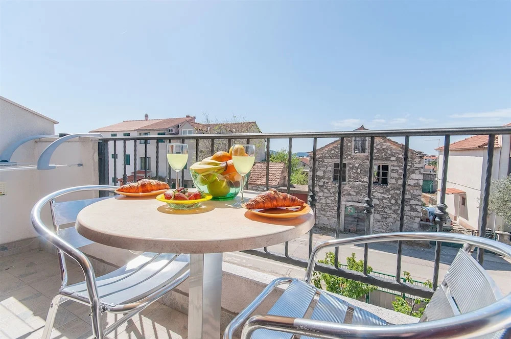 Apartment and Rooms Sanja Vodice