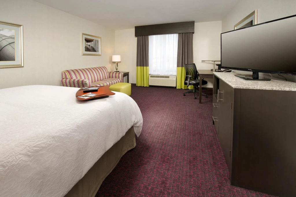 Hampton Inn & Suites - Buffalo Airport
