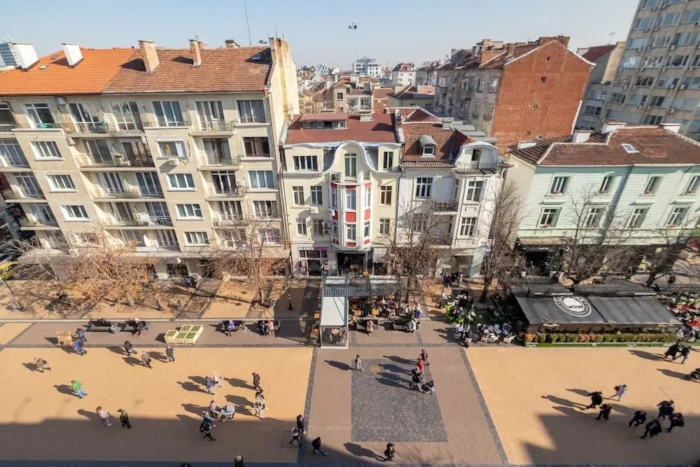 FM Luxury 3-BDR Apartment - Splendid Shapes