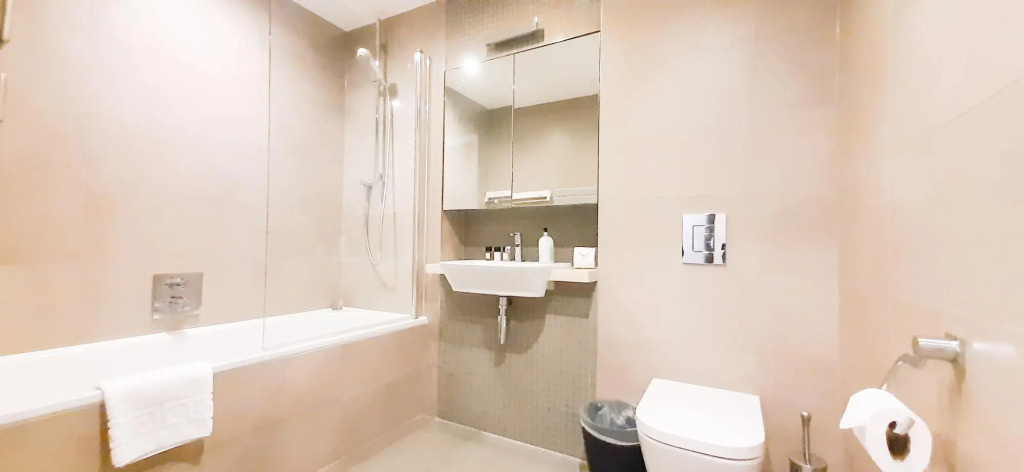 Luxurious Two Bed Two Bath with Balcony in Angel