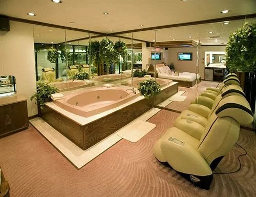 Sybaris Pool Suites