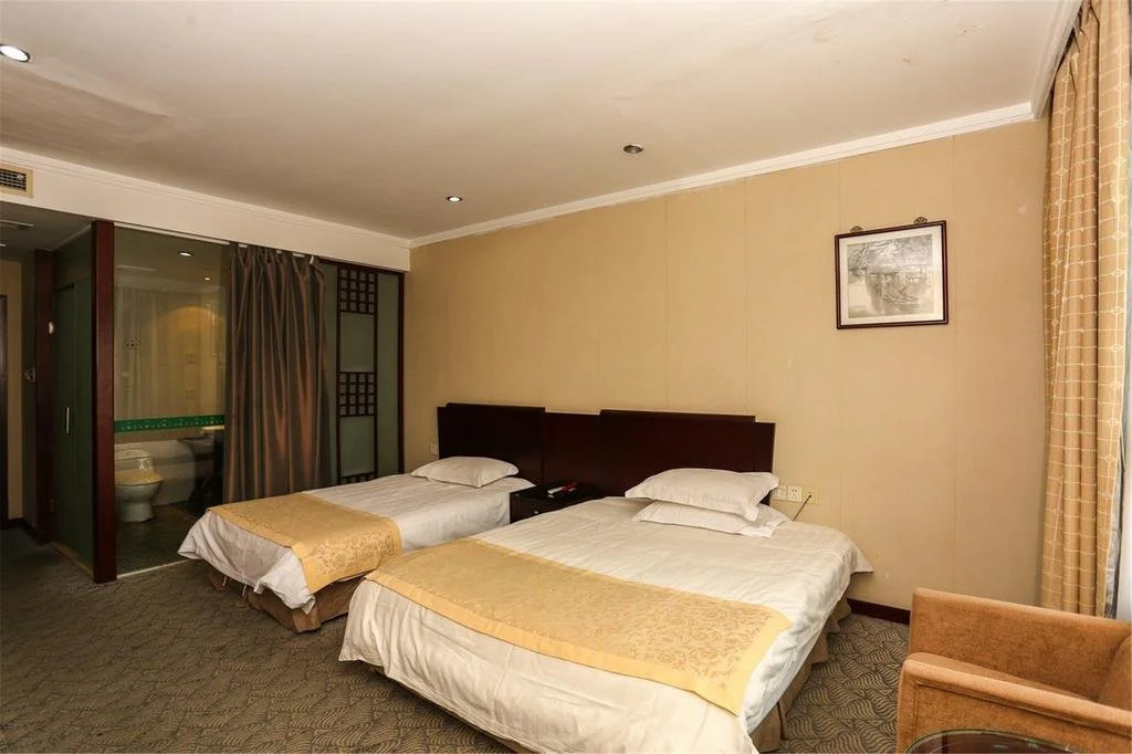 Golden Bridge Holiday Hotel