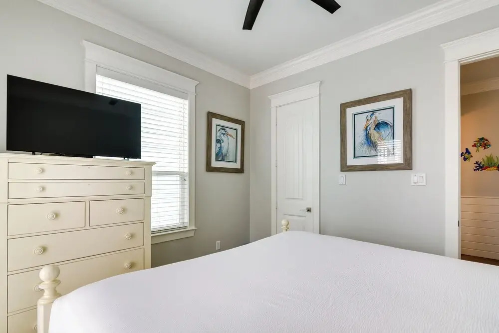 Walk to Ocean! Group Beach House in Galveston