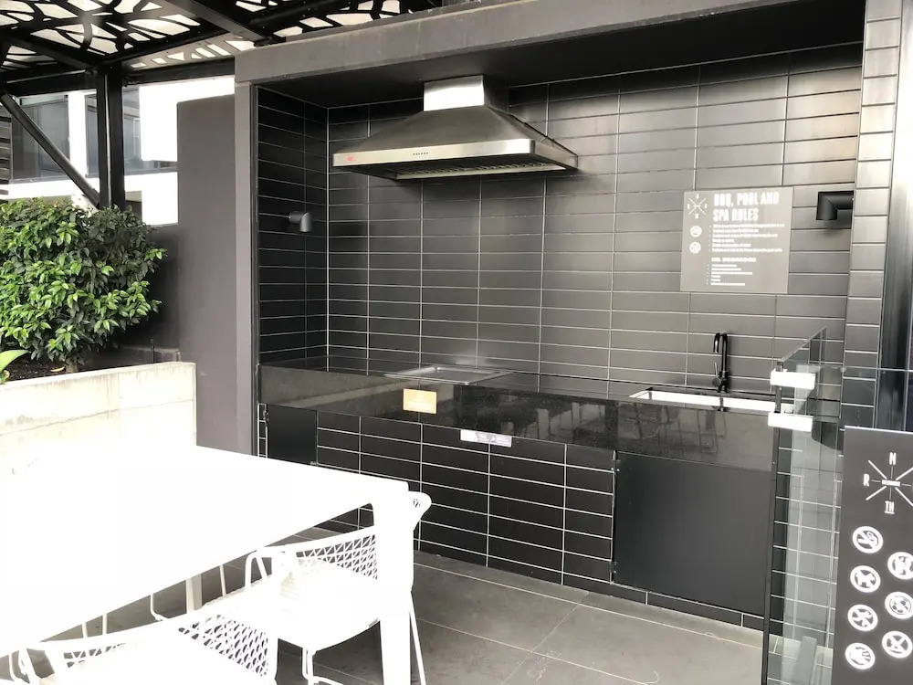 LVL 11 Cosy Apartment Near Lygon St