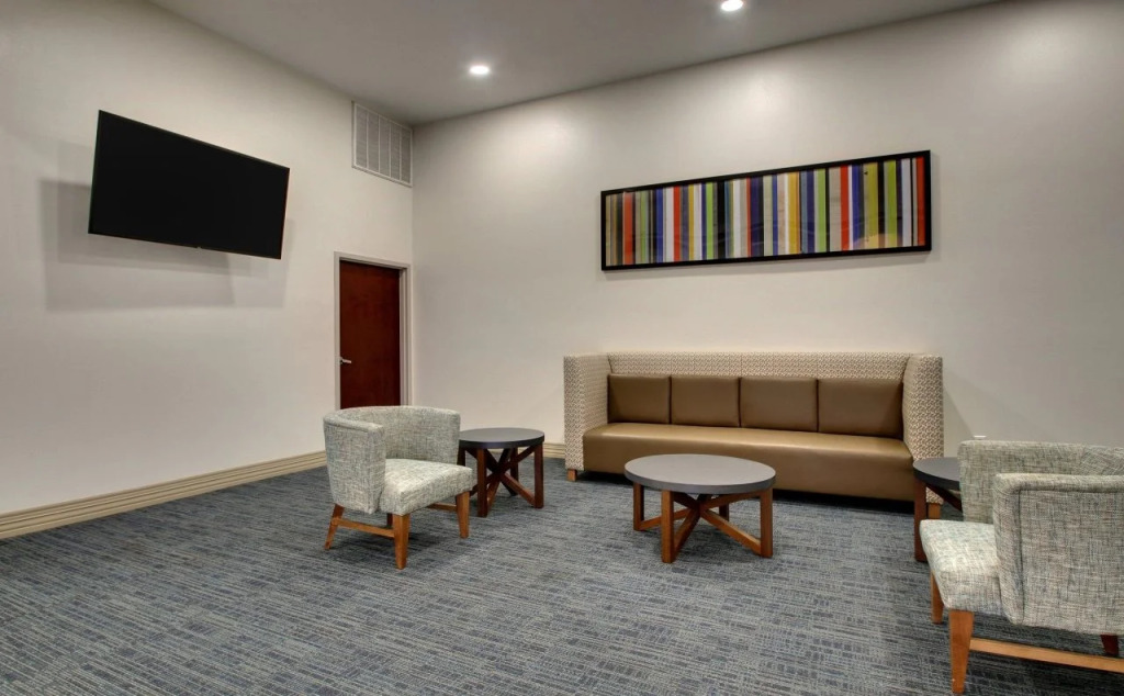 Holiday Inn Express & Suites Laurel by IHG