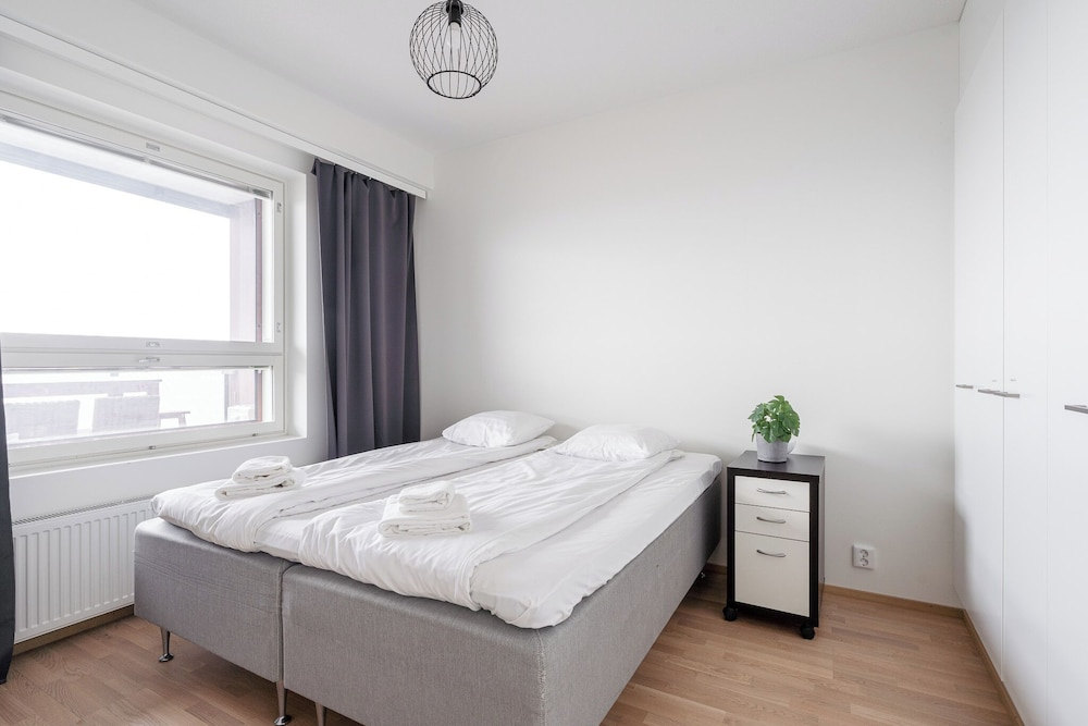 Fabulous 1BR Apt with Sauna & Views