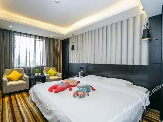Gulong Hotel (Hanzhong High-speed Railway Station Wanbang)