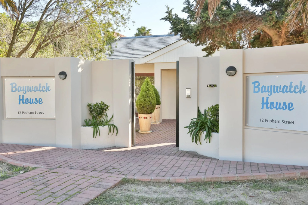 Baywatch Guest House & Tours
