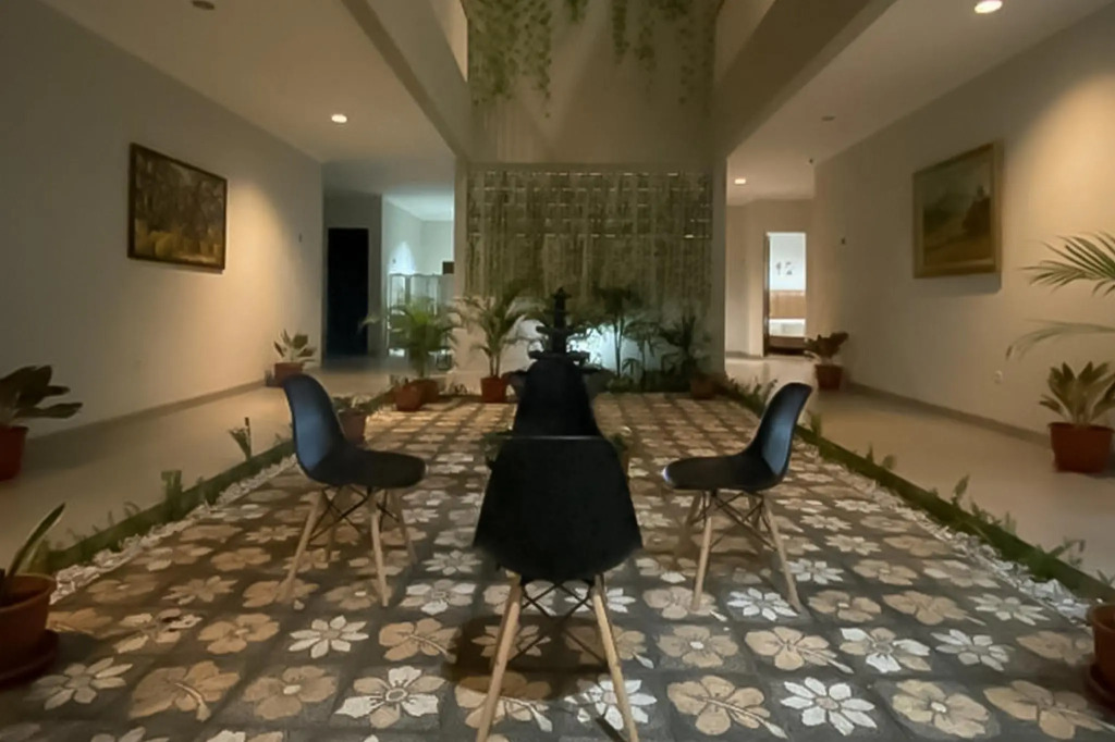 Palm Eight Mitra RedDoorz