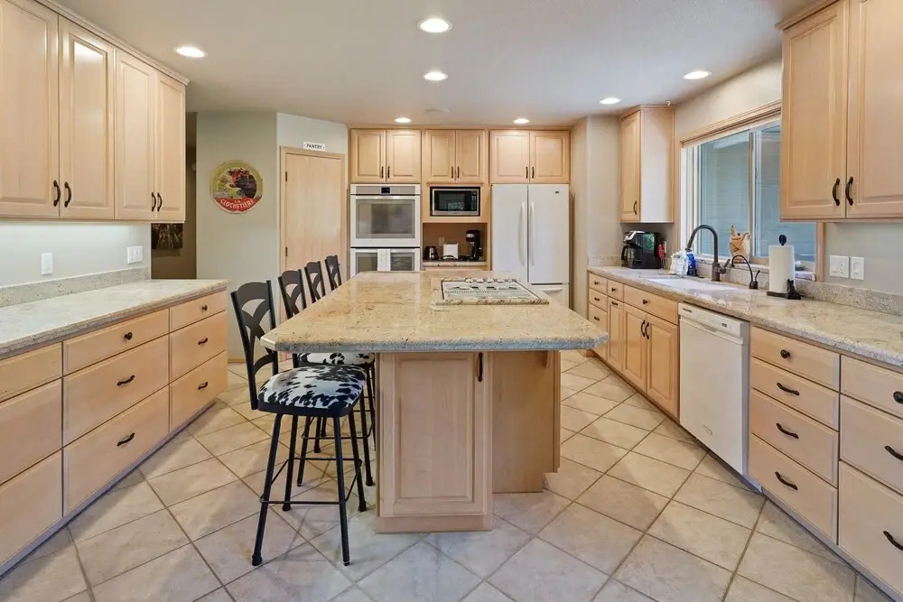 10 Dogleg 4 Bedroom Home by Redawning