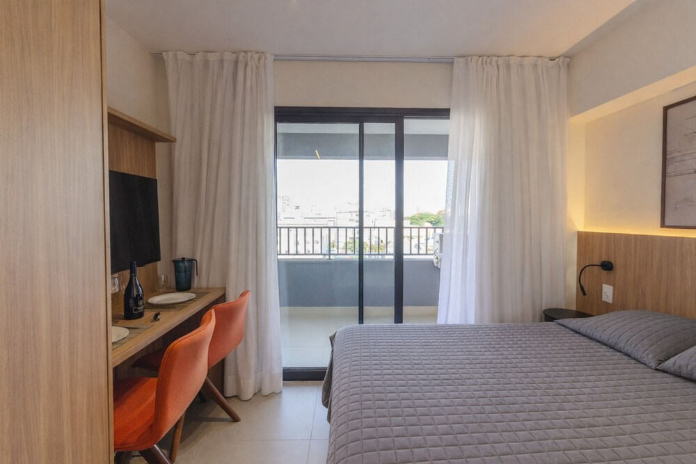 Studio com Varanda a 650m do Metr - Vila Mariana