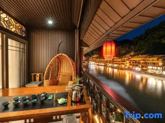 Phoenix Wanfeng Yushe Light Luxury Homestay (Hongqiao Branch, Fenghuang Ancient Town)