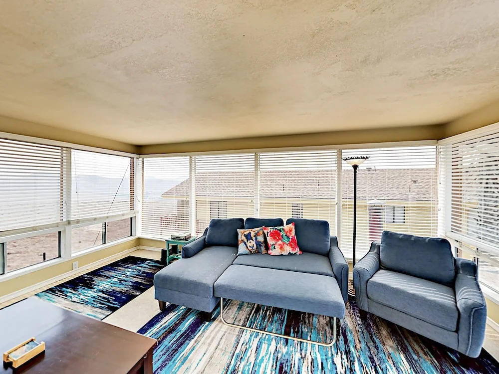 Hilltop Designer - 2 Br Home
