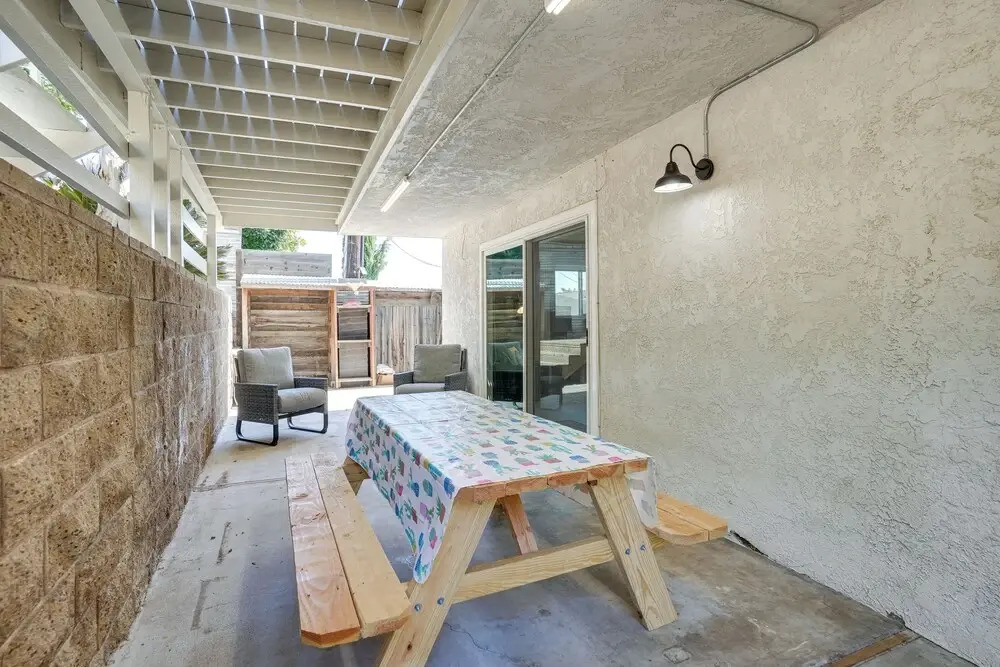 Chic Santa Paula Home w/ Mountain & City Views!