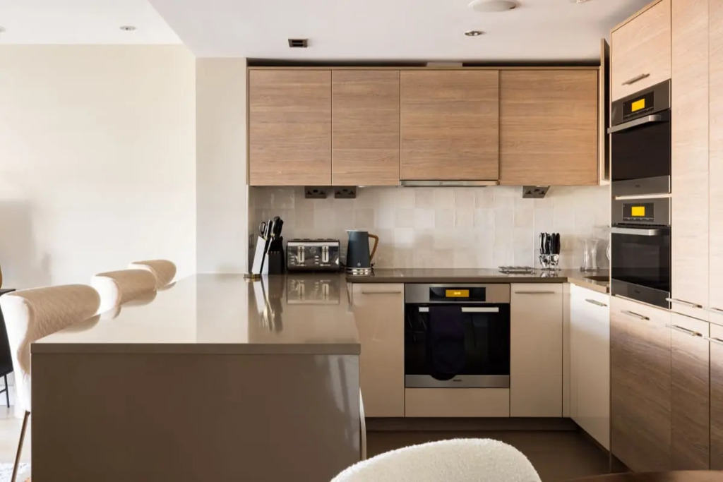 The Doulton Escape - Modern 2BDR with Balcony