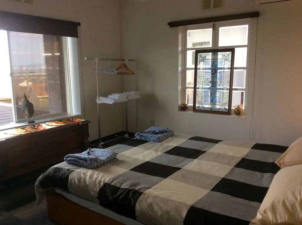 Jonni`s Place