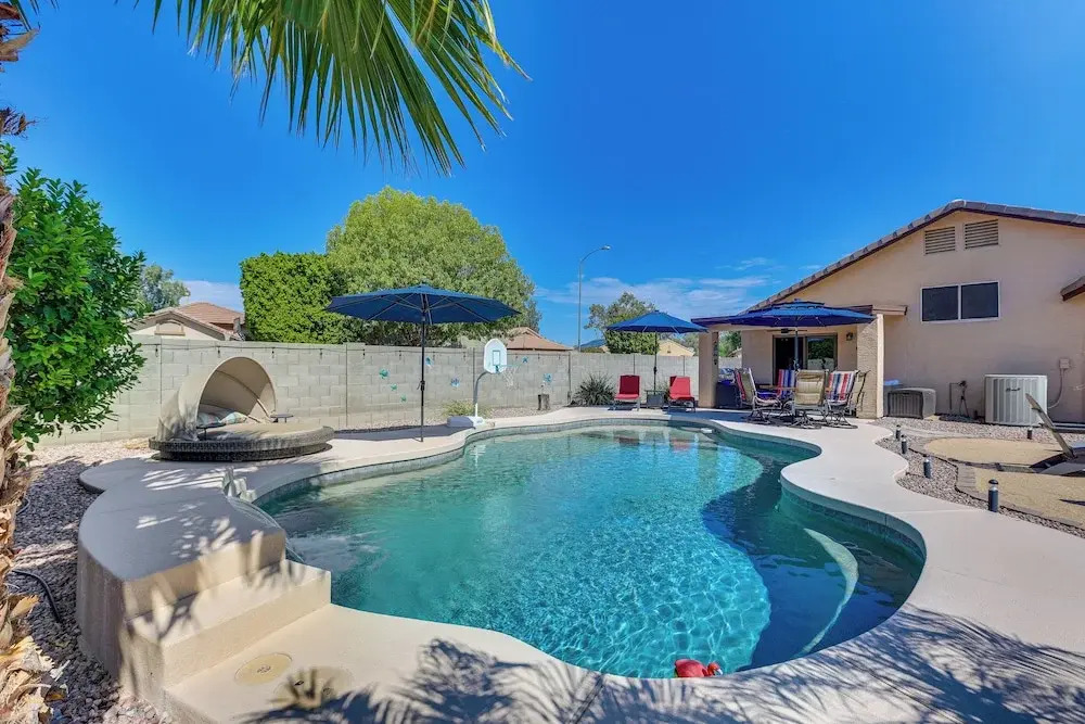 Patio + Fire Pit: Peoria Getaway Near Golfing!