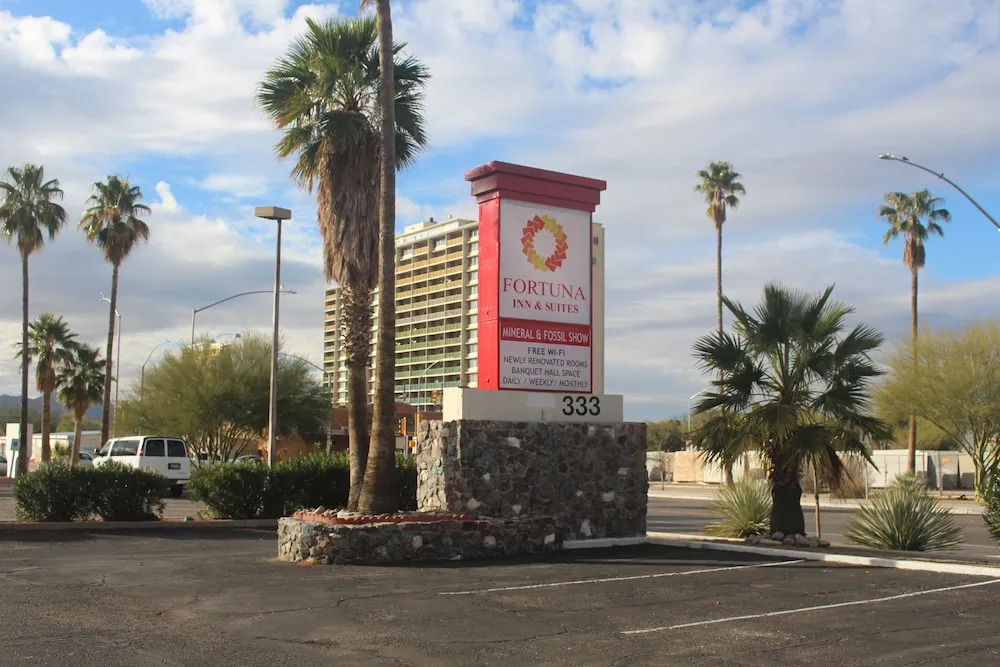 Fortuna Inn and Suites