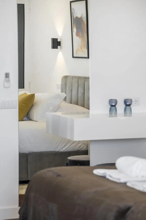 Lido Sunrise Apartment by Homie