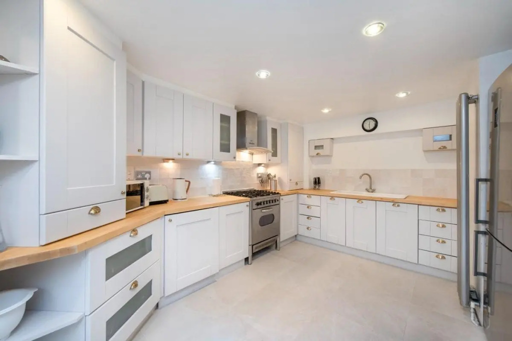 The Falkland Hideaway - Modern 2BDR with Garden