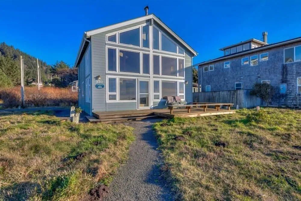 Ocean View and Clawfoot Tub - Charming Coastal Retreat