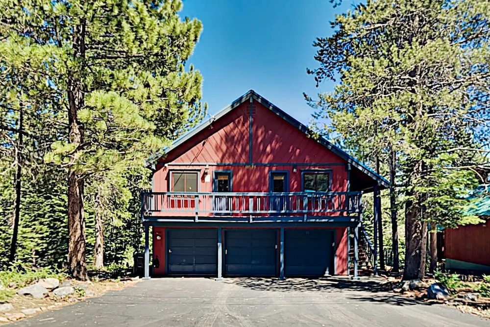 Roomy Forest-view W/ Private 2-car Garage 4 Bedroom Home