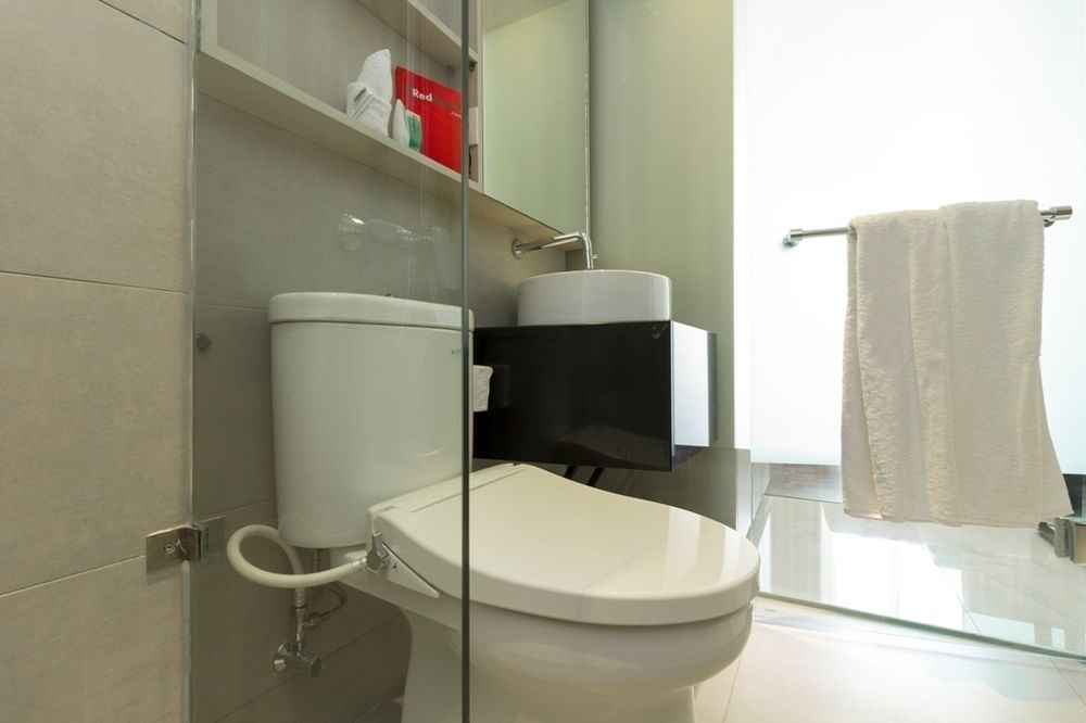 RedDoorz Plus near Perbanas