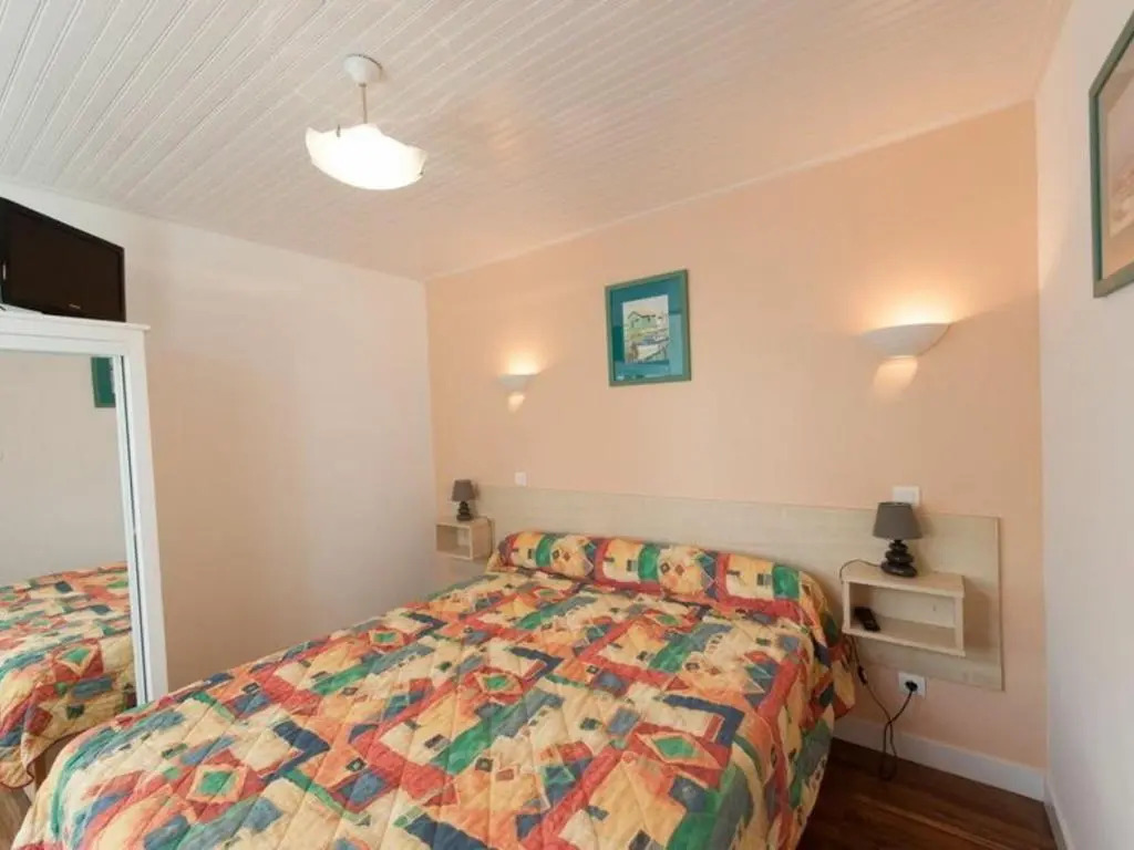 Gite Saint-Urbain, 3 pièces, 4 personnes - FR-1-426-303