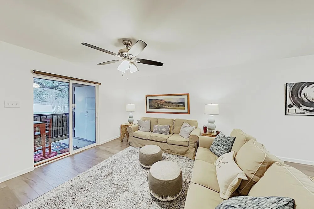 New Listing! Chic Sola W/ Private Balcony 2 Bedroom Condo