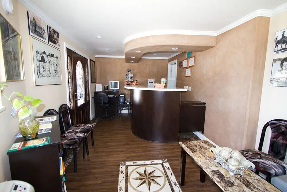 Trails Motel