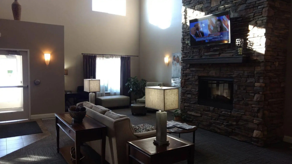 GrandStay Hotel & Suites Thief River Falls