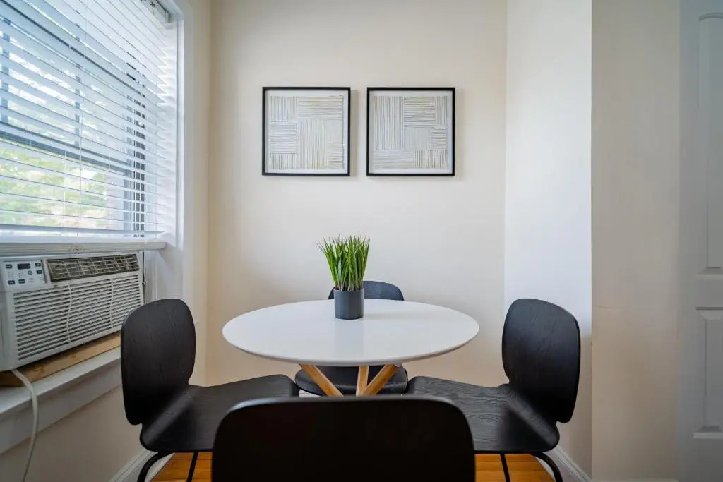 Classy 3BR 2BA Logan Square Apt with Free Parking
